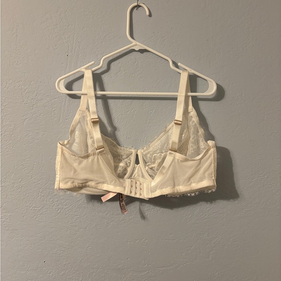 White/ivory unlined dream angels demo bra Victoria’s Secret- size 42g - Picture 10 of 11